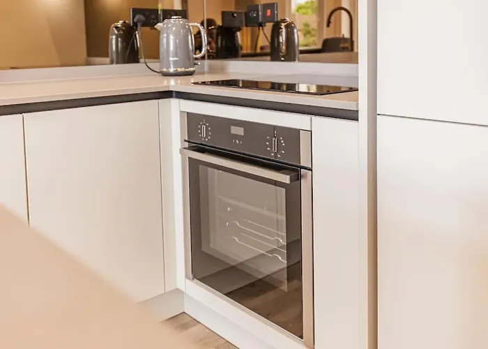 Flat 3, 161 Crescent Road - Luxury Apartment